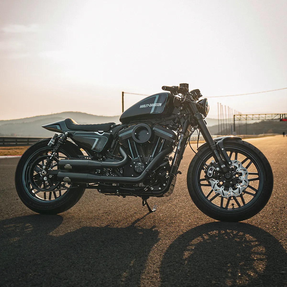 Umgebaute Harley-Davidson Sportster Roadster auf der Rennstrecke in Rijeka